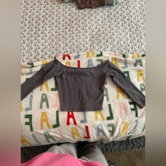 Hollister Gray Off the Shoulder Crop Top - Picture 1 of 3